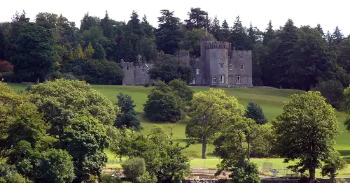The picturesque walk near Glasgow with a castle and dog-friendly pub