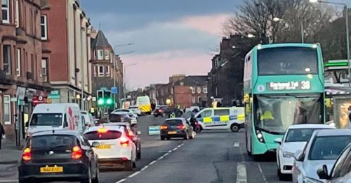 Glasgow police and bomb squad remain at scene after Dennistoun 'bomb' threat