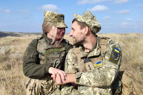 День захисників та захисниць України: історія свята, привітання та листівки