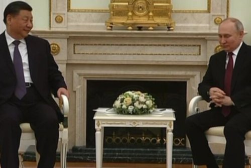 Зустріч Путіна із Сі Цзіньпіном за коротким столом: усі деталі (фото, відео)