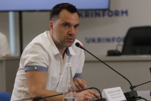 Арестович вляпався в черговий скандал через гасло «Слава Україні!» (відео)
