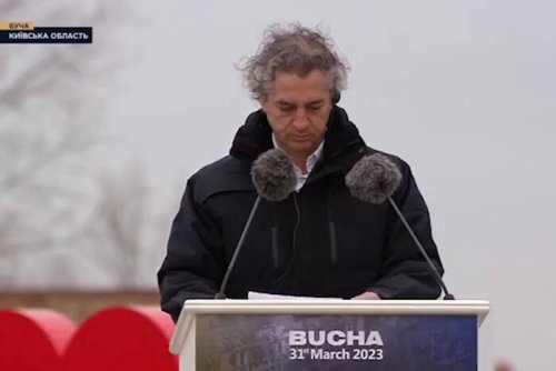Прем’єр Словенії заговорив українською в Бучі (відео)