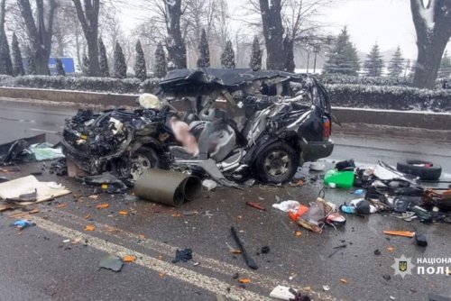 У Вінницькій області автівка врізалася у фуру: є жертви (фото)