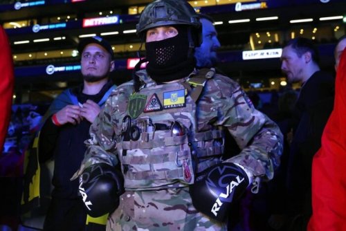 Український боксер вийшов на ринг у військовій формі
