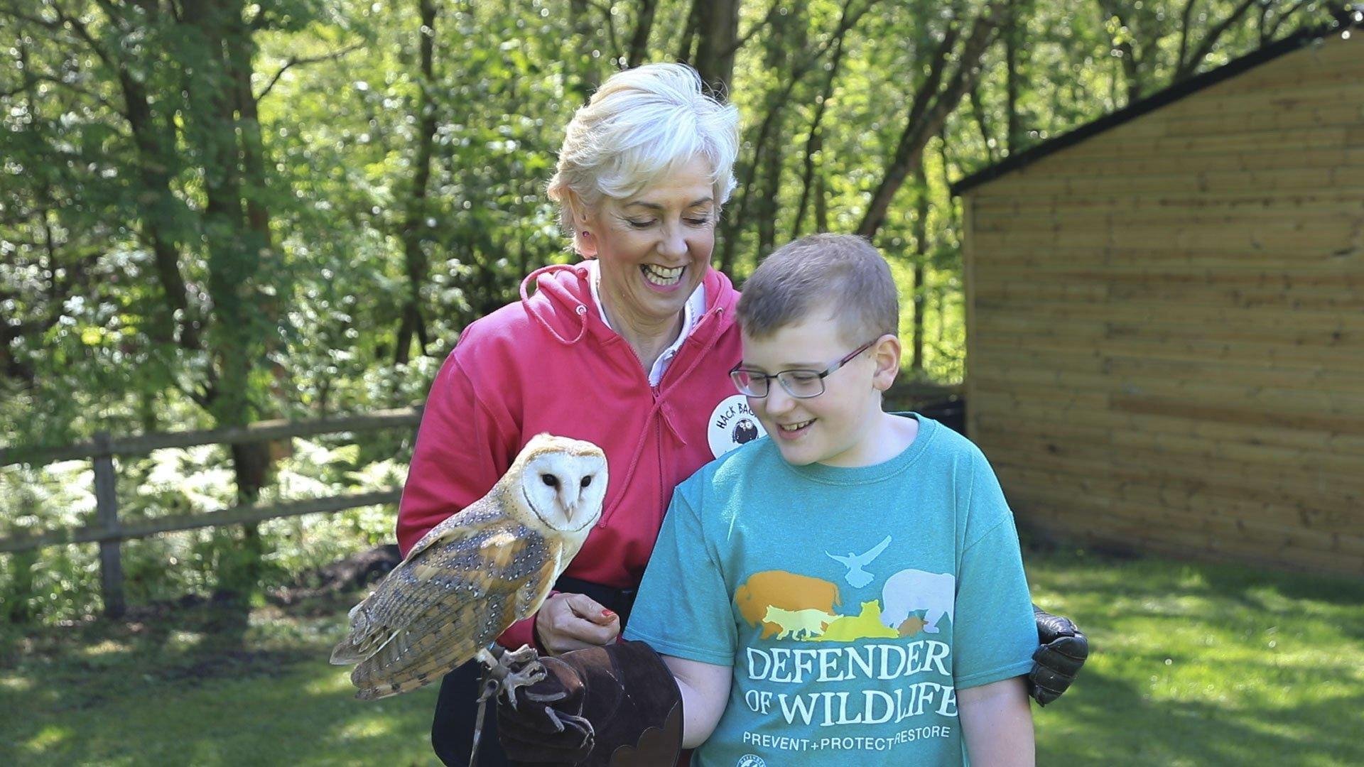 News: Wise and serene, owl power swoops into animal therapy in England  GLOBAL HEROES MAGAZINE