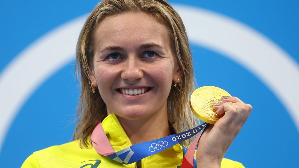 Olympics-Swimming-‘Small town’ girl Titmus wins 200m freestyle thriller