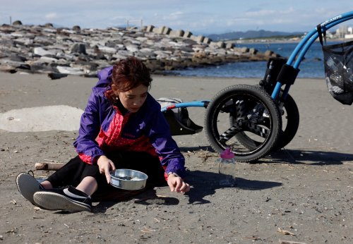 Japanese manicurist takes on plastic pollution, one nail at a time