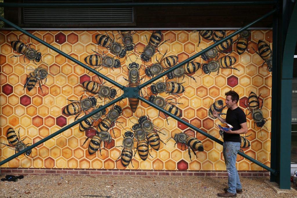 News: New York Artists Paints 50,000 Bees to Save the Bees