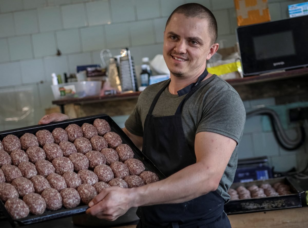 Ukrainian chef dreams of Michelin star, but happy to feed the troops
