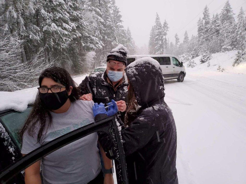 Roadside COVID-19 clinic gives shots to motorists stranded by Oregon snow