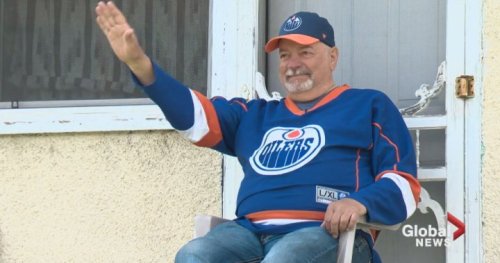 ‘It’s brightening up people’s days’: Friendly neighbour bringing joy to Edmonton community