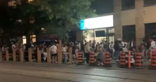Coronavirus: Toronto bar apologizes for large crowds seen on patio