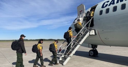 More firefighters leave Alberta for Ontario on Sunday to help battle wildfires