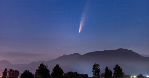 Photographers snag gorgeous photos of rare comet over B.C.