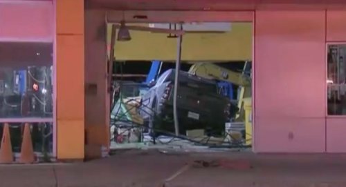 Man arrested after pickup truck crashes into Montreal business: police - Montreal | Globalnews.ca