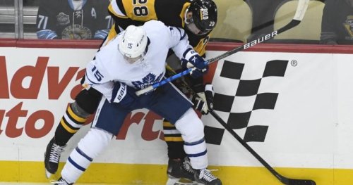 O’Connor, Pettersson help Penguins rout Maple Leafs 7-1