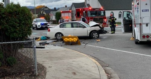 Severe car crash closes downtown Kelowna intersection