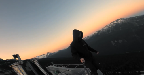 ‘Extremely dangerous’: Toronto man films himself climbing Whistler Peak-2-Peak Gondola | Globalnews.ca