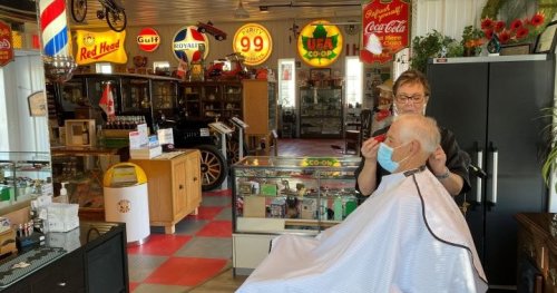 COVID-19 pivot: Alberta barber opens shop in ‘the world’s largest man cave’