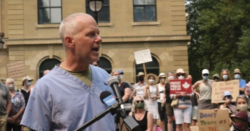 ‘This is a travesty’: Albertans protest COVID-19 rule rollback for second day | Globalnews.ca