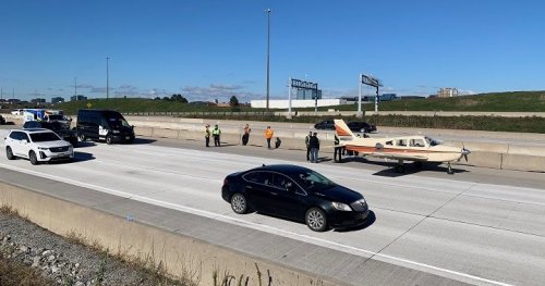 Plane lands on Hwy. 407 in Markham