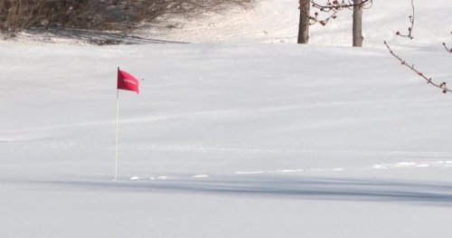 Snow puts damper on opening day of Edmonton golf course