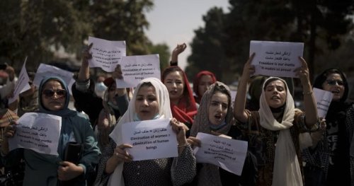 Female workers of Taliban-run Kabul municipality told to stay home with exceptions - National | Globalnews.ca