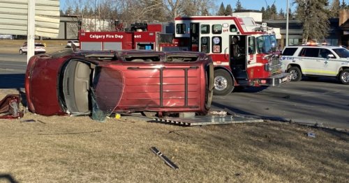 Calgary police close Macleod Trail following multiple collisions