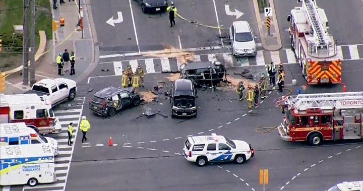 2 injured, 1 critically, after multi-vehicle crash at Toronto-Vaughan border