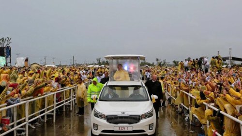 Filipinos pay tribute to Pope Francis who once braved a raging storm to meet with disaster victims