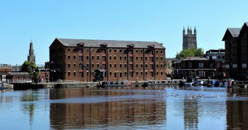Bid at Gloucester Docks to change 15 moorings to long-term residential use