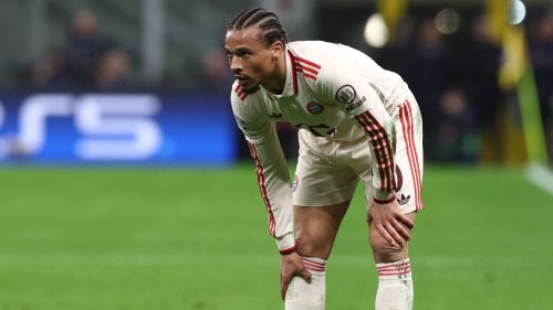 Es geht um Leroy Sane vom FC Bayern München: Skandal-Sportdirektor weicht Nachfrage aus