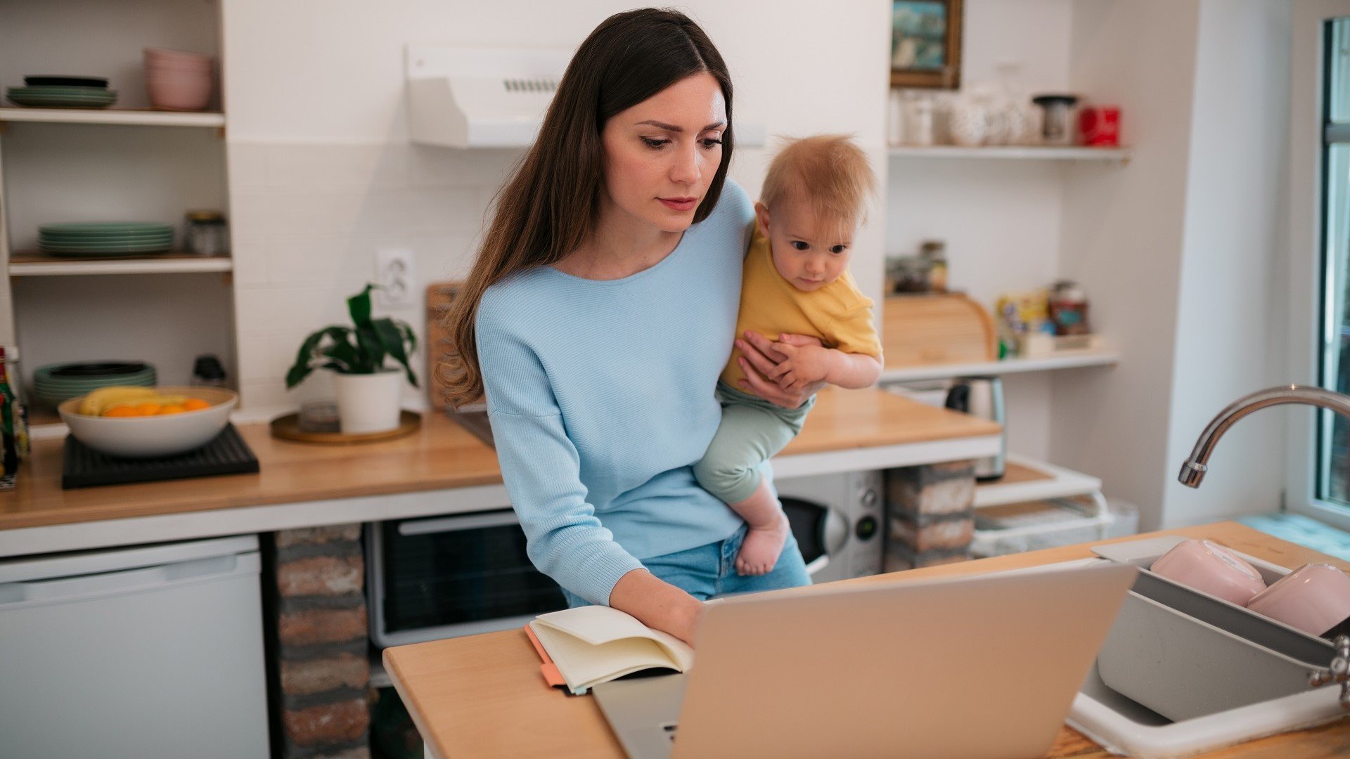 7 Lucrative Side Hustles for Stay-at-Home Moms