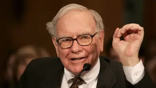 Warren Buffett: 10 Books He Recommends That Will Make You Rich