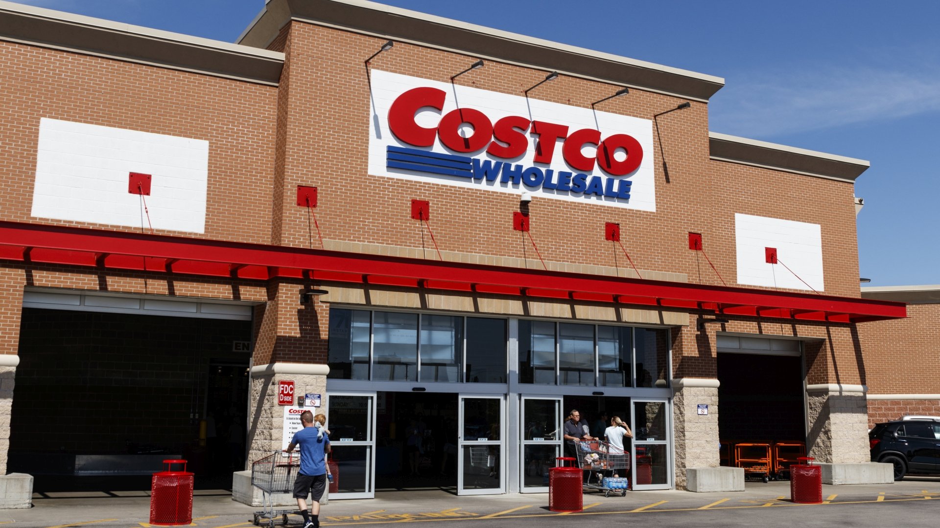 4 Genius Costco Shopping Hacks To Try in 2023