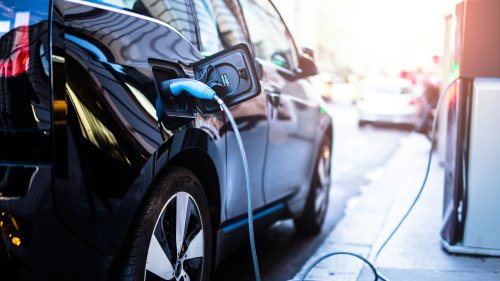 Experts: When Will Electric Car Prices Drop?