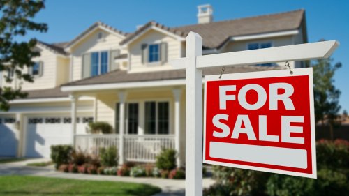 I’m a Real Estate Agent: 3 Tips on How To Sell Your Home Fast This Spring