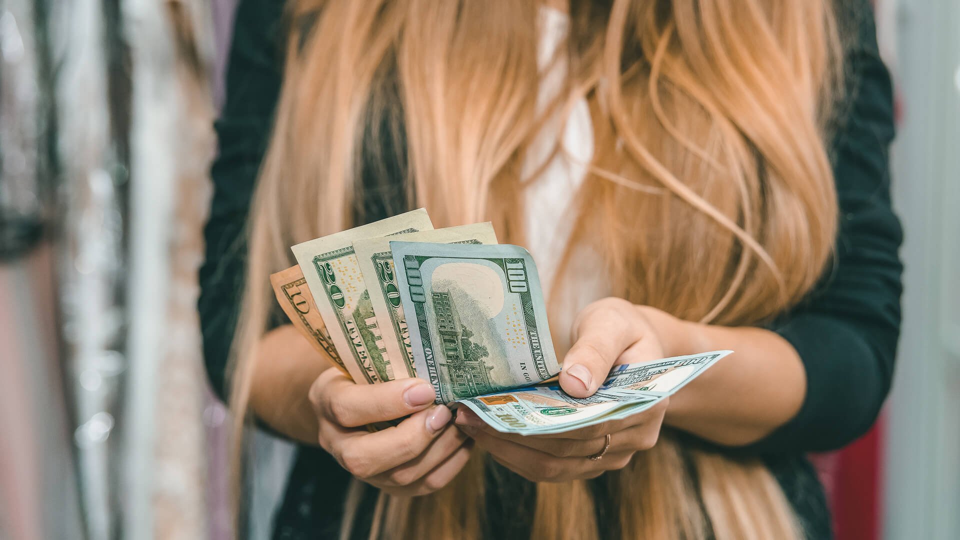 Traveling? Here’s How Much Cash To Bring