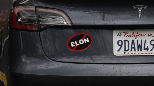 Webseite verrät Namen und Adressen von Tesla-Besitzern