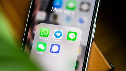 Bank reicht Whatsapp-Millionen-Strafe an Angestellte weiter