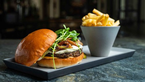 Clubhouse Eats: The 4 keys to making a perfect burger, according to a golf resort’s executive chef
