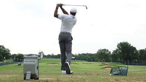 This is the last thing Tiger Woods does on the range before playing