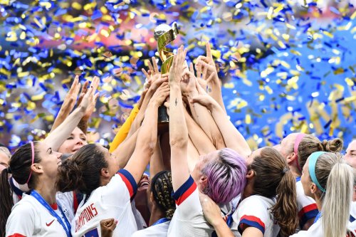 Höhere Prämien für die Frauenfußball-WM 2023, nichtinvasive Geburtenkontrolle für Katzen, Australische Insel erhält indigenen Namen zurück