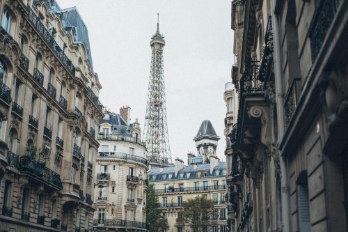 Paris geht mit Umfrage-Aschenbechern gegen Kippen vor | Neue Kontaktlinse ermöglicht Sehen im Dunkeln