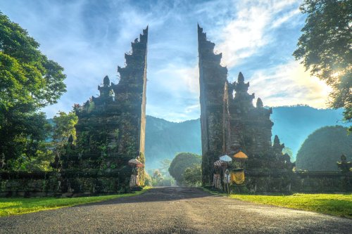 Bali: Verhaltensregeln zum Schutz der hinduistischen Kultur, klimafreundliches Bauen: Förderung für Familien ab 1. Juni 2023, Studie: Natur auf Rezept hilft