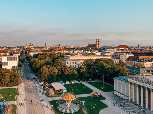 In München geht’s weltweit am besten per Fuß I Deutschlands erstes klimaneutrales Naturfreibad eröffnet