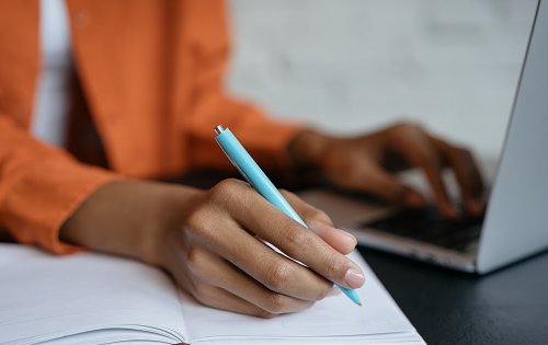 What is an article and how can you write one?
