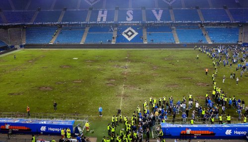 Stadion nach Platzsturm völlig ruiniert: HSV bekommt keine Erstligalizenz
