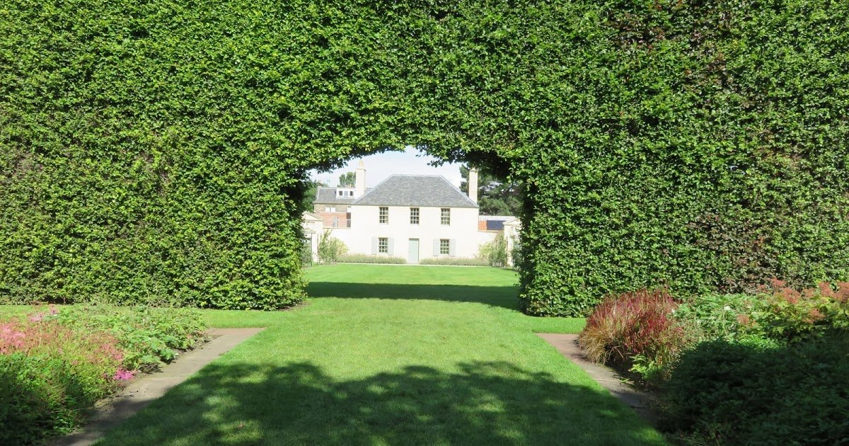 Is The Royal Botanic Garden Edinburgh Worth Seeing in the Summer?