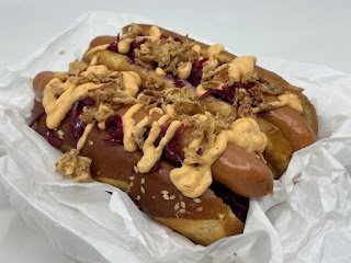Pikante Hotdogs im Danii-Style